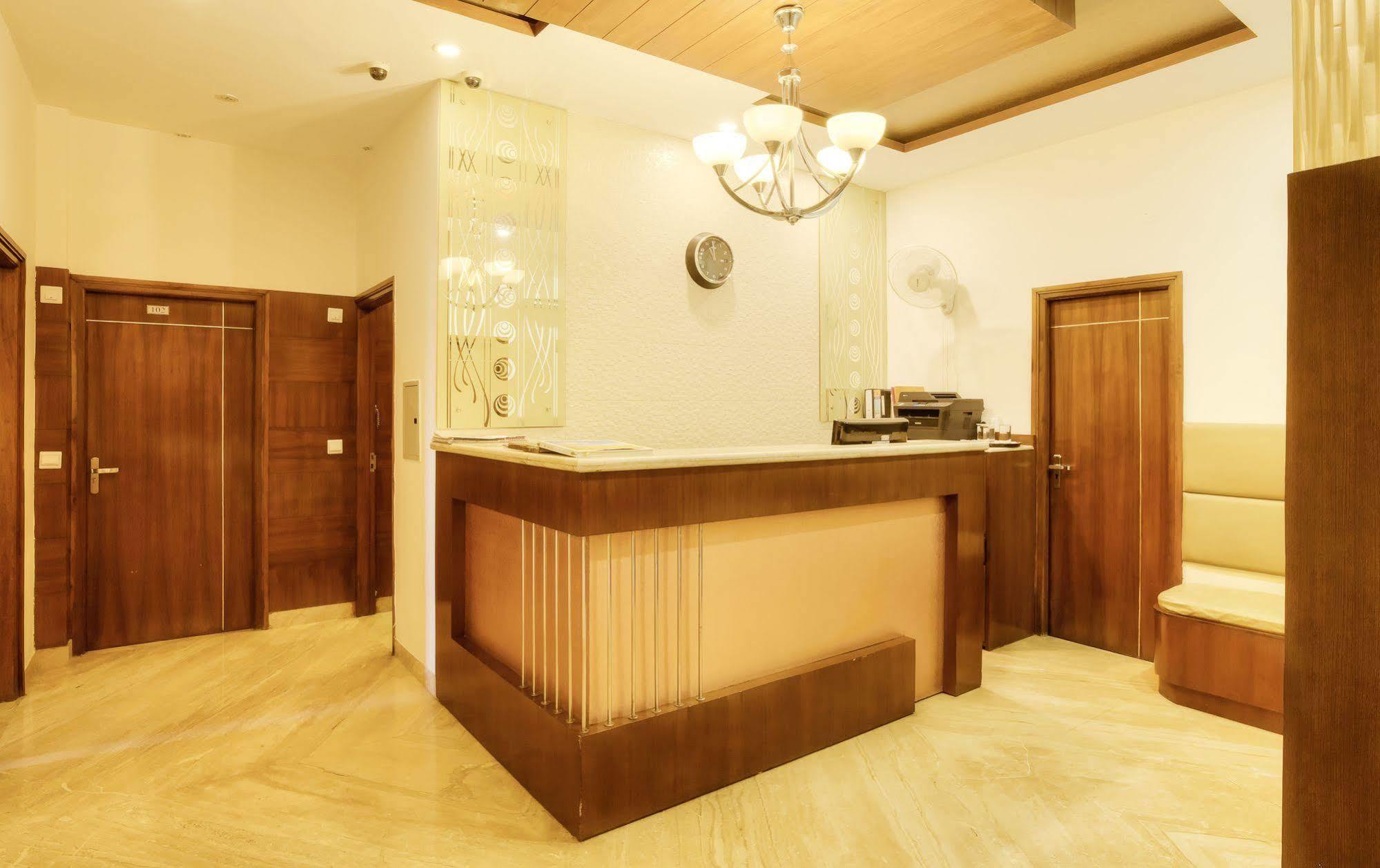 Mint Hotel Chandīgarh Esterno foto