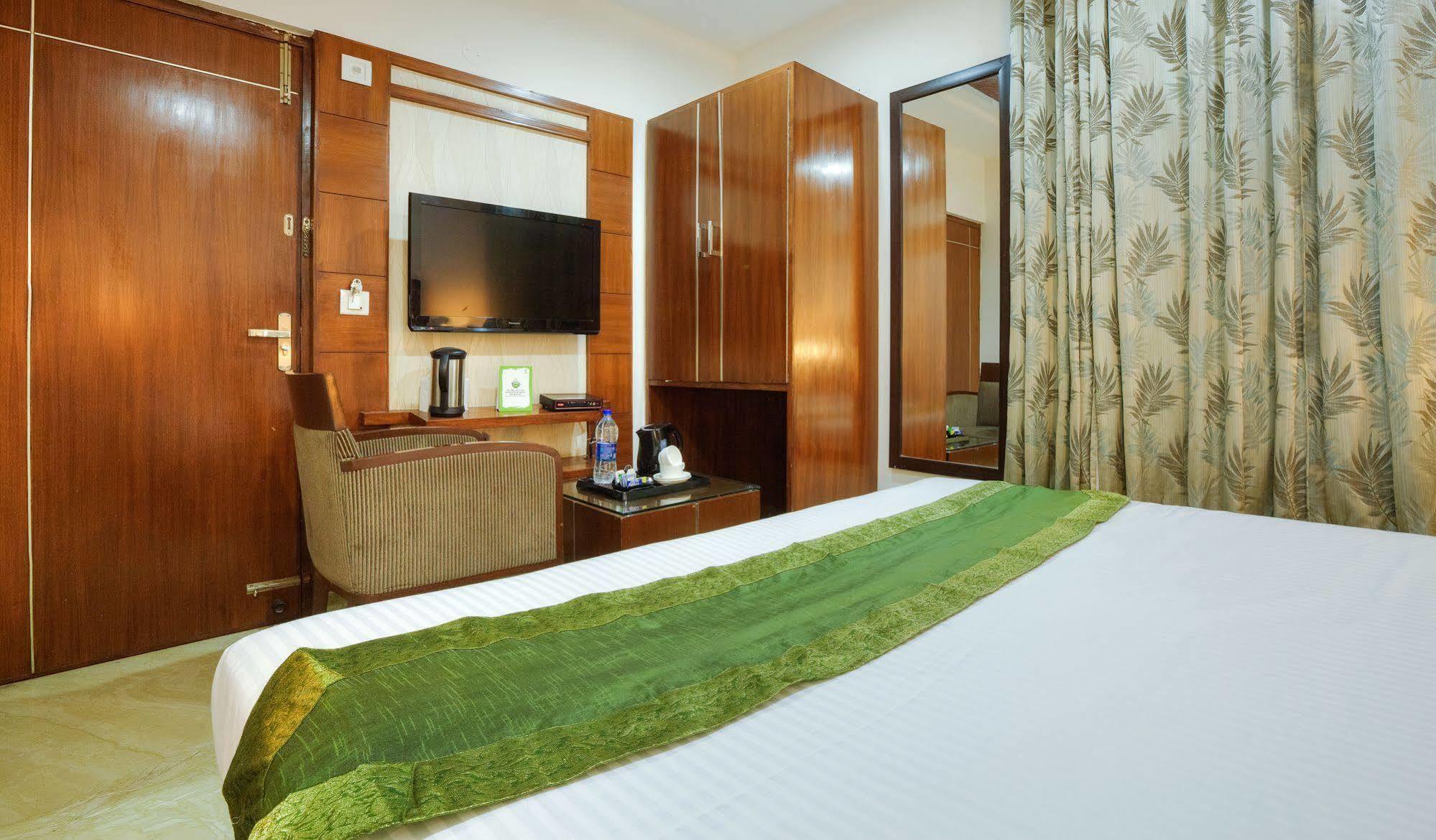Mint Hotel Chandīgarh Esterno foto
