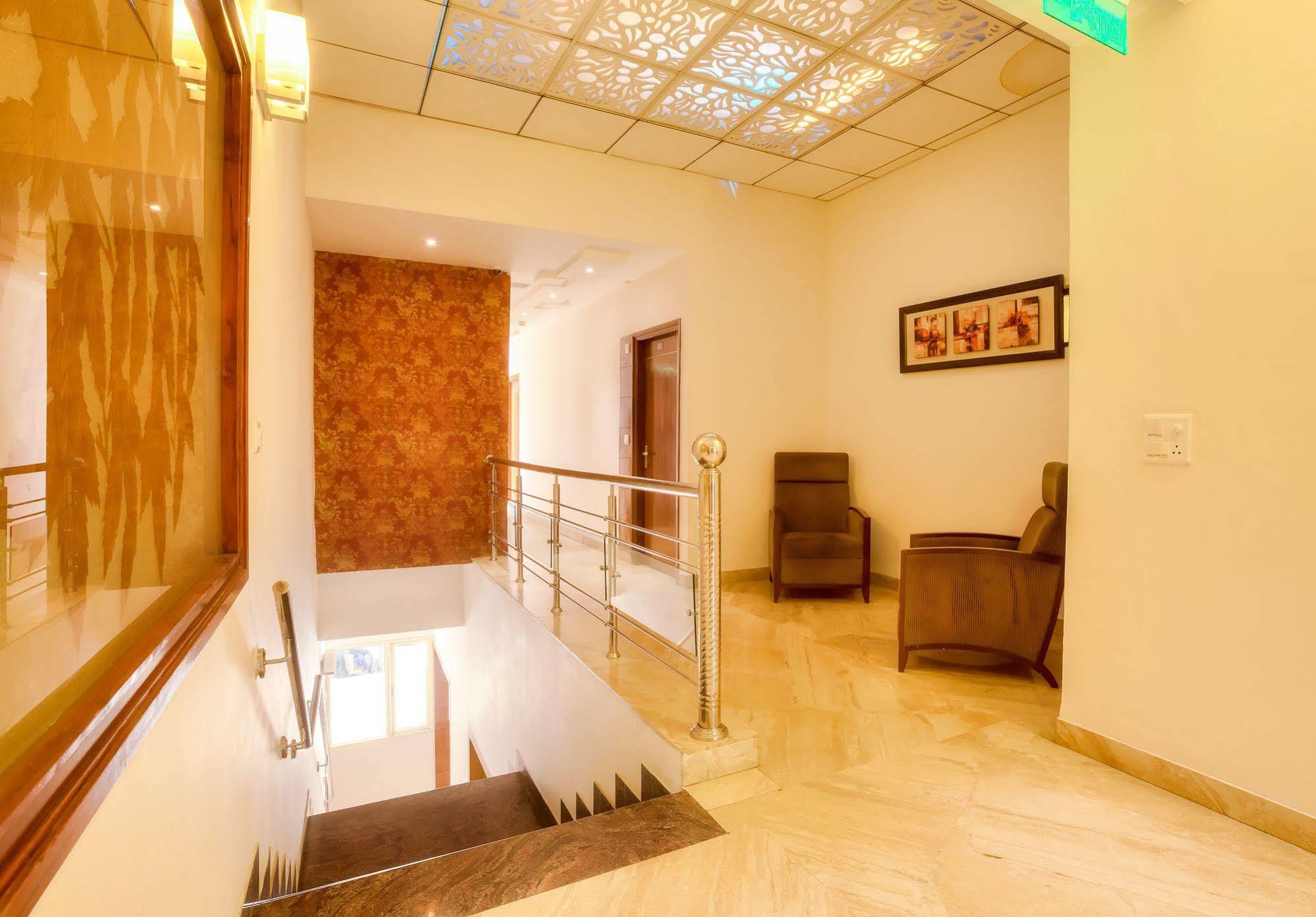 Mint Hotel Chandīgarh Esterno foto