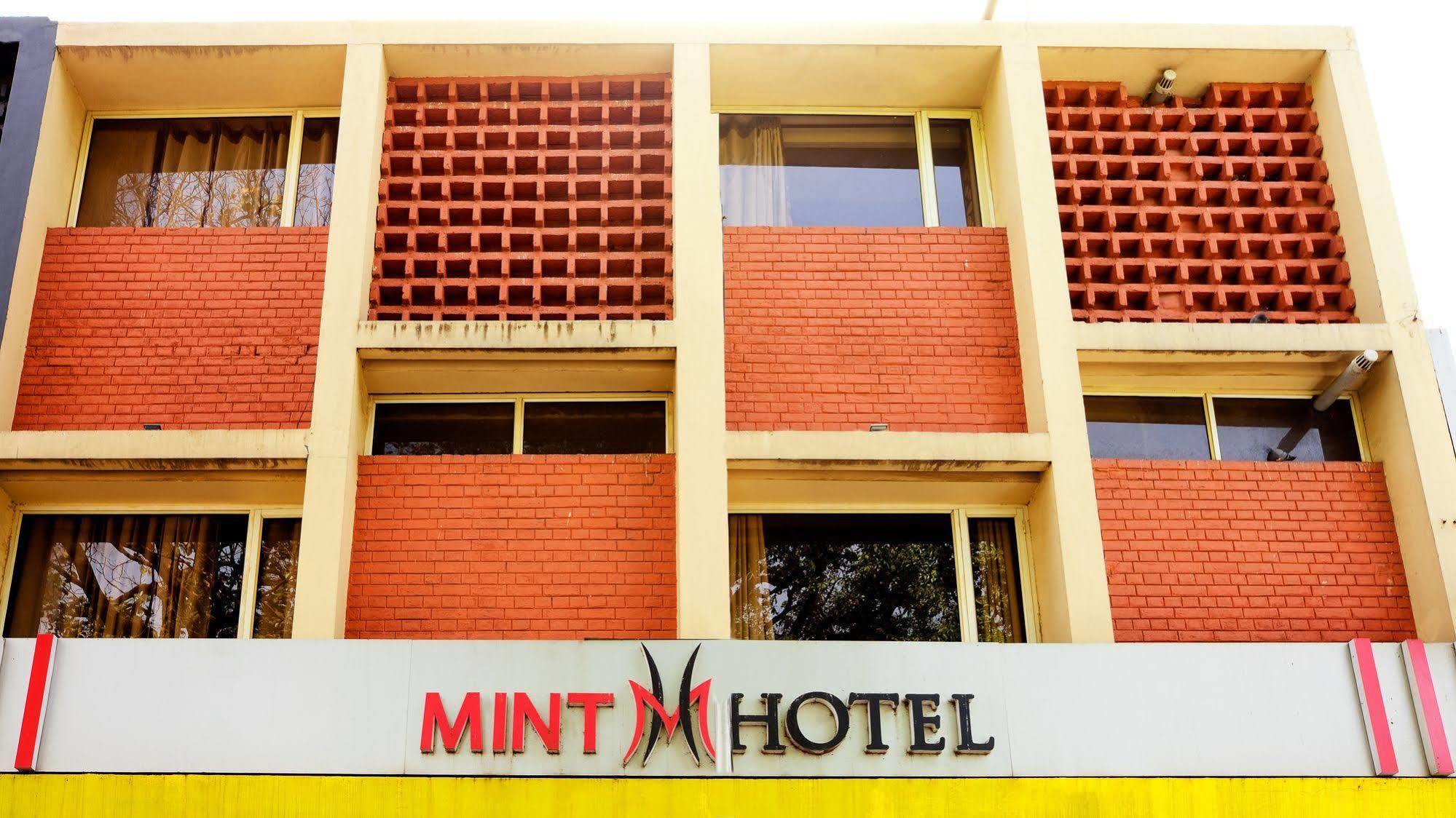 Mint Hotel Chandīgarh Esterno foto